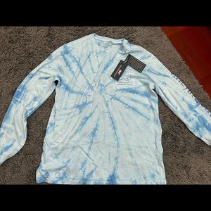 Brand new vineyard vines long sleeve tie dye shirt size medium
